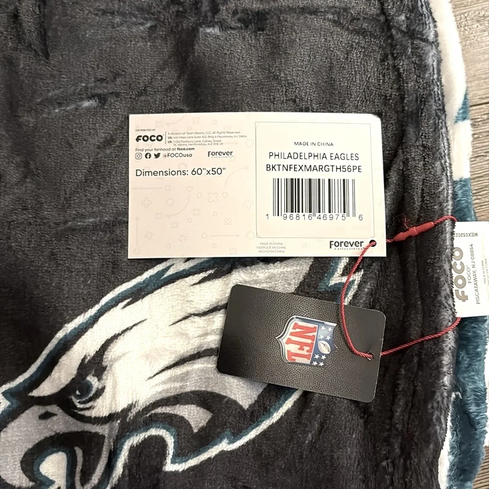 Lot of 2x NWT [NFL] & [FOCO] Philadelphia Eagles Throw Blanket & Mens Shirt Sz S - Picture 6 of 14